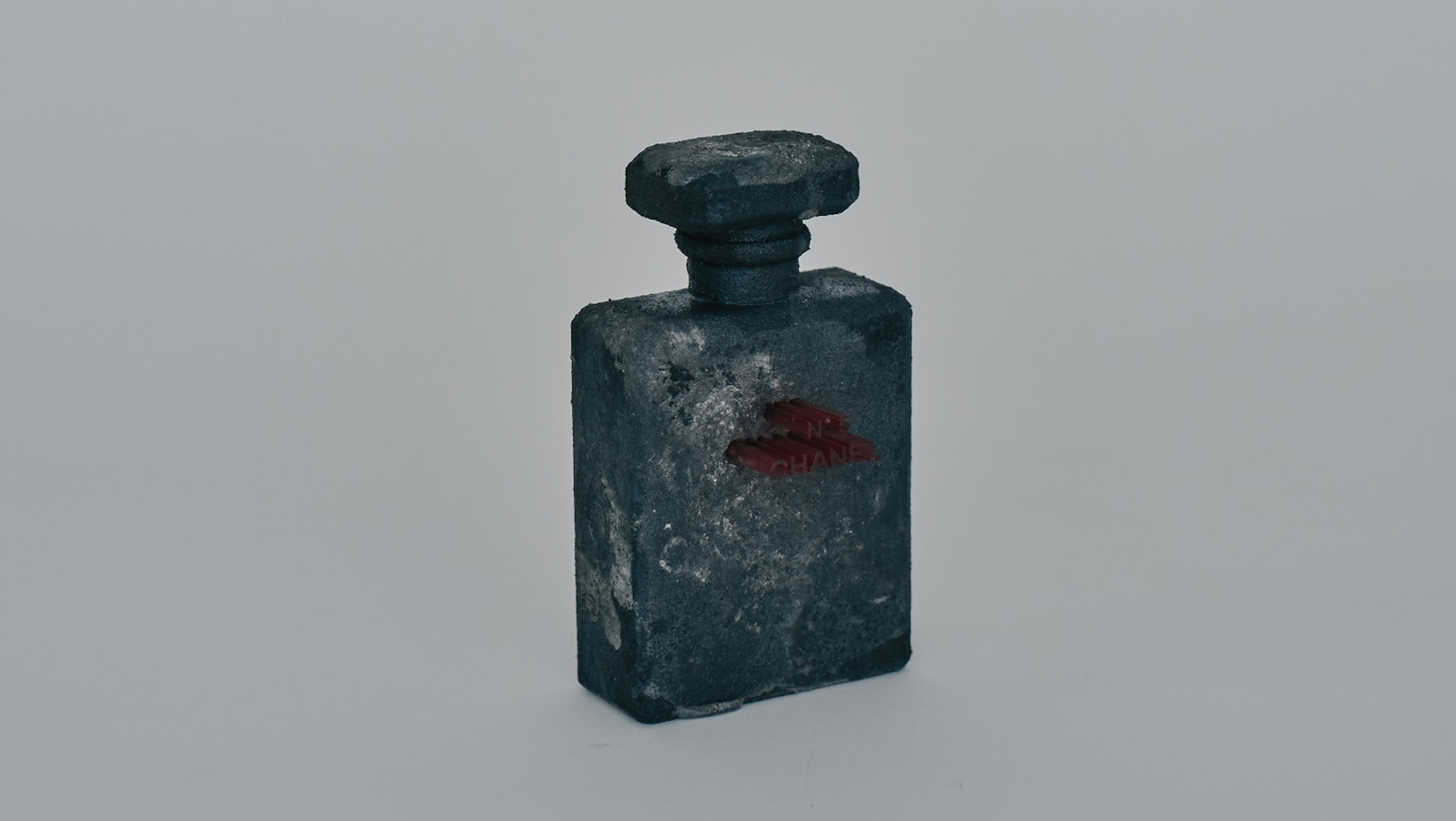 未来からの化石＃02 “Chanel No°5 ”